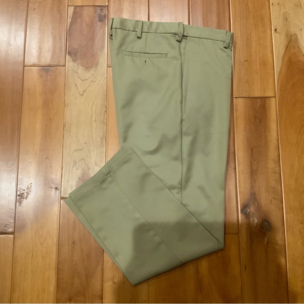 Haggar khaki chino pants size 34 x 31